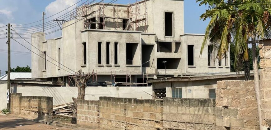 🏡 5-Bedroom Luxury Home – Kasoa American Down